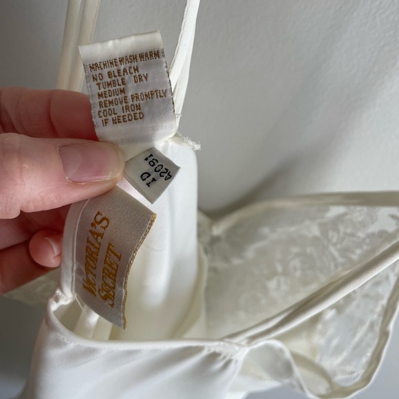 Victoria’s Secret Gold Label Vintage Lace Embroidered Slip - Off White - Small - Picture 12 of 12